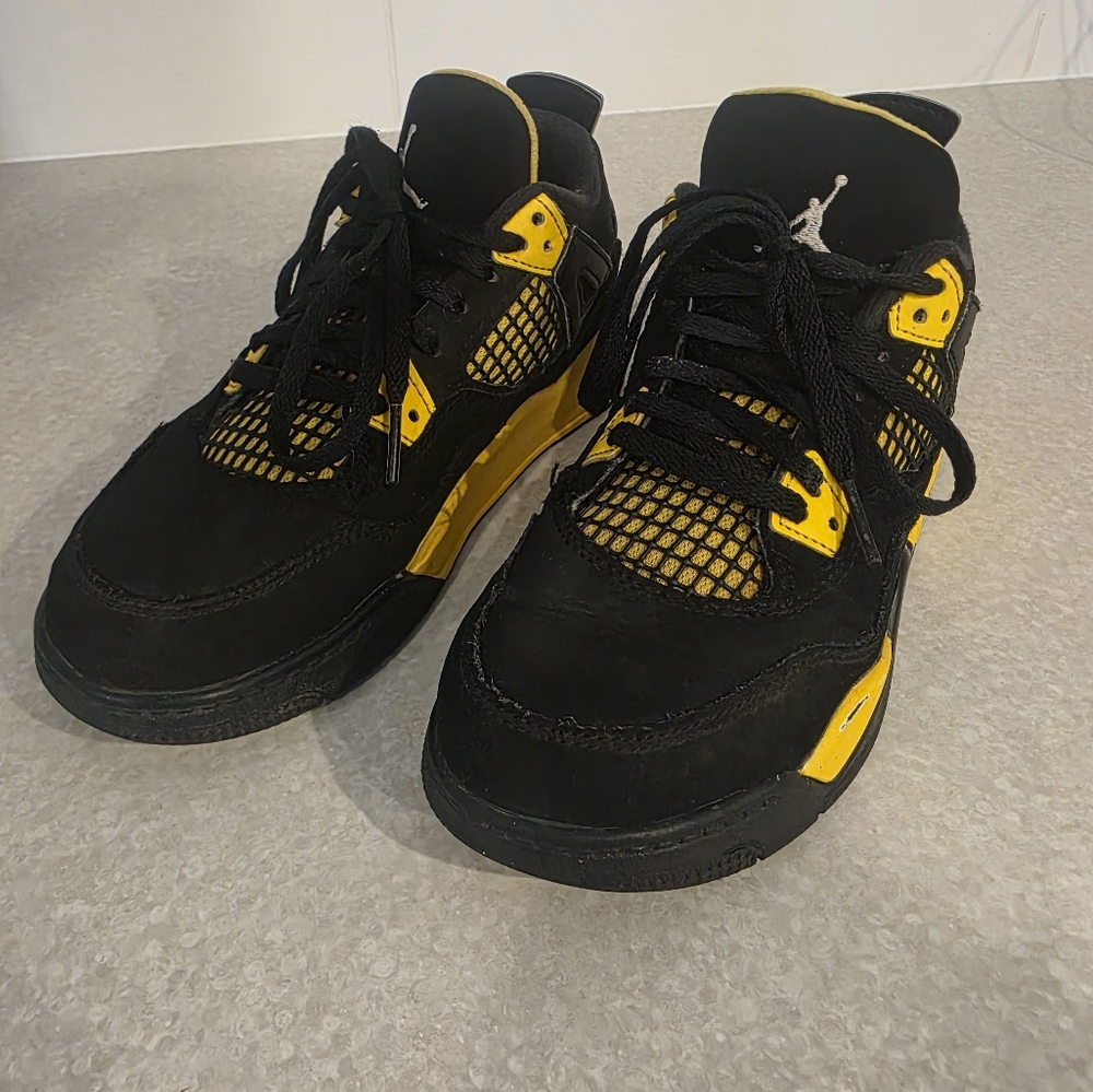 Jordan 4 Thunder Kids Sneakers Black Yellow